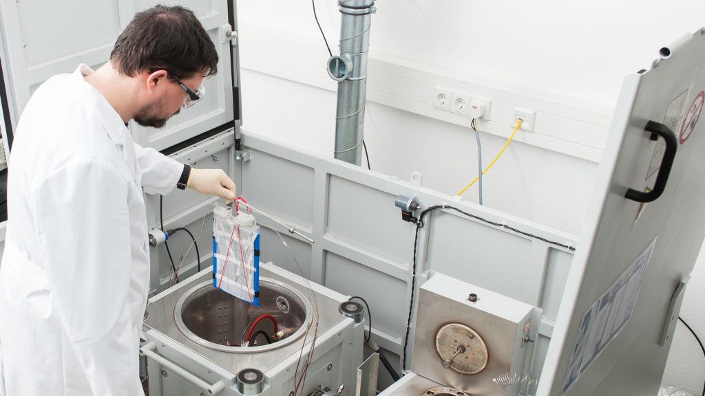 Fig. 7: Cell insertion into an accelerating rate calorimeter