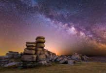 The first direct measurement of the acceleration of the Milky Way Acceleration of the Milky Way