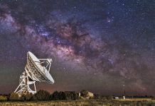 Astronomers observe magnetic fields at edge of the M87 galaxy black hole