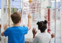 Employing Artificial Intelligence technology in museum exhibits Artificial Intelligence technology for learning