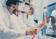 Analysing the breakup of deuterons through photon-deuteron collisions deuterons