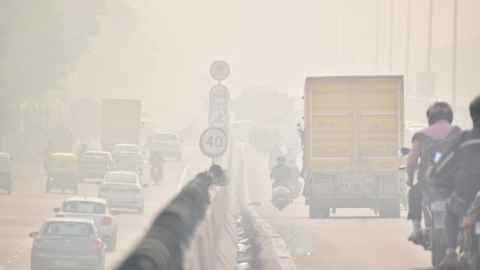 People,Pass,Through,The,Rising,Air,Pollution,On,The,Delhi-jaipur,Expressway.