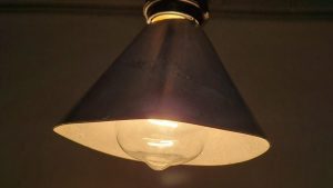 A lampshade coated with a catalyst uses heat from an incandescent bulb to destroy indoor air pollution