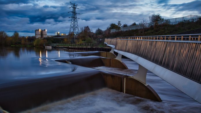 Leeds,,West,Yorkshire,,England,,Britain,,November,2022,,Modern,Concrete,Weir,Flood,Resilience,Measures