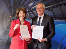 CERN Director-General, Fabiola Gianotti (left), and His Excellency Mr Patrick Wittmann, Ambassador of Canada to Switzerland and Liechtenstein (right), exchanging signed copies of the joint Statement of Intent between CERN and Canada.