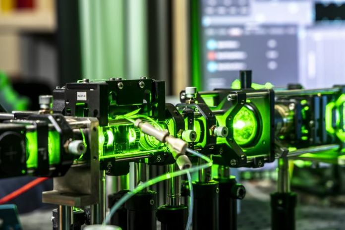 The sensor platform uses laser light to detect nanoplastic particles in liquids