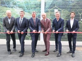 Opening of the new hydrogen electrolysis test centre at TU Graz's Inffeldgasse campus. From left: Viktor Hacker, Head of the Institute of Chemical Process Engineering and Environmental Technology and Spokesman of the Research Center for Green Hydrogen and Fuel Technologies, Helmut Antrekowitsch, Vice-Rector for Research and Sustainability at the University of Leoben, Horst Bischof, Rector of Graz University of Technology, Willibald Ehrenhöfer, State Councillor for Economics and Research, Elmar Pichl, Head of the Higher Education Section at the Federal Ministry for Women, Science and Research, Alexander Trattner, from the Institute of Thermodynamics and Sustainable Drive Systems at Graz University of Technology and CEO of the COMET Competence Center HyCentA.