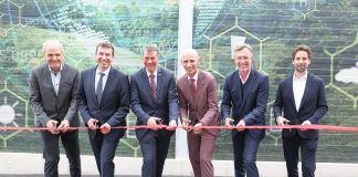 Opening of the new hydrogen electrolysis test centre at TU Graz's Inffeldgasse campus. From left: Viktor Hacker, Head of the Institute of Chemical Process Engineering and Environmental Technology and Spokesman of the Research Center for Green Hydrogen and Fuel Technologies, Helmut Antrekowitsch, Vice-Rector for Research and Sustainability at the University of Leoben, Horst Bischof, Rector of Graz University of Technology, Willibald Ehrenhöfer, State Councillor for Economics and Research, Elmar Pichl, Head of the Higher Education Section at the Federal Ministry for Women, Science and Research, Alexander Trattner, from the Institute of Thermodynamics and Sustainable Drive Systems at Graz University of Technology and CEO of the COMET Competence Center HyCentA.