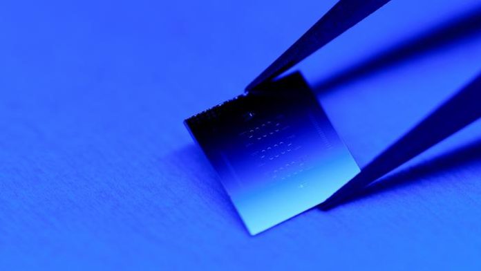 A Princeton team has reported their new qubit lasts for over 1 millisecond, three times longer than the best ever reported in a lab setting, and nearly fifteen times longer than the industry standard for large-scale processors.